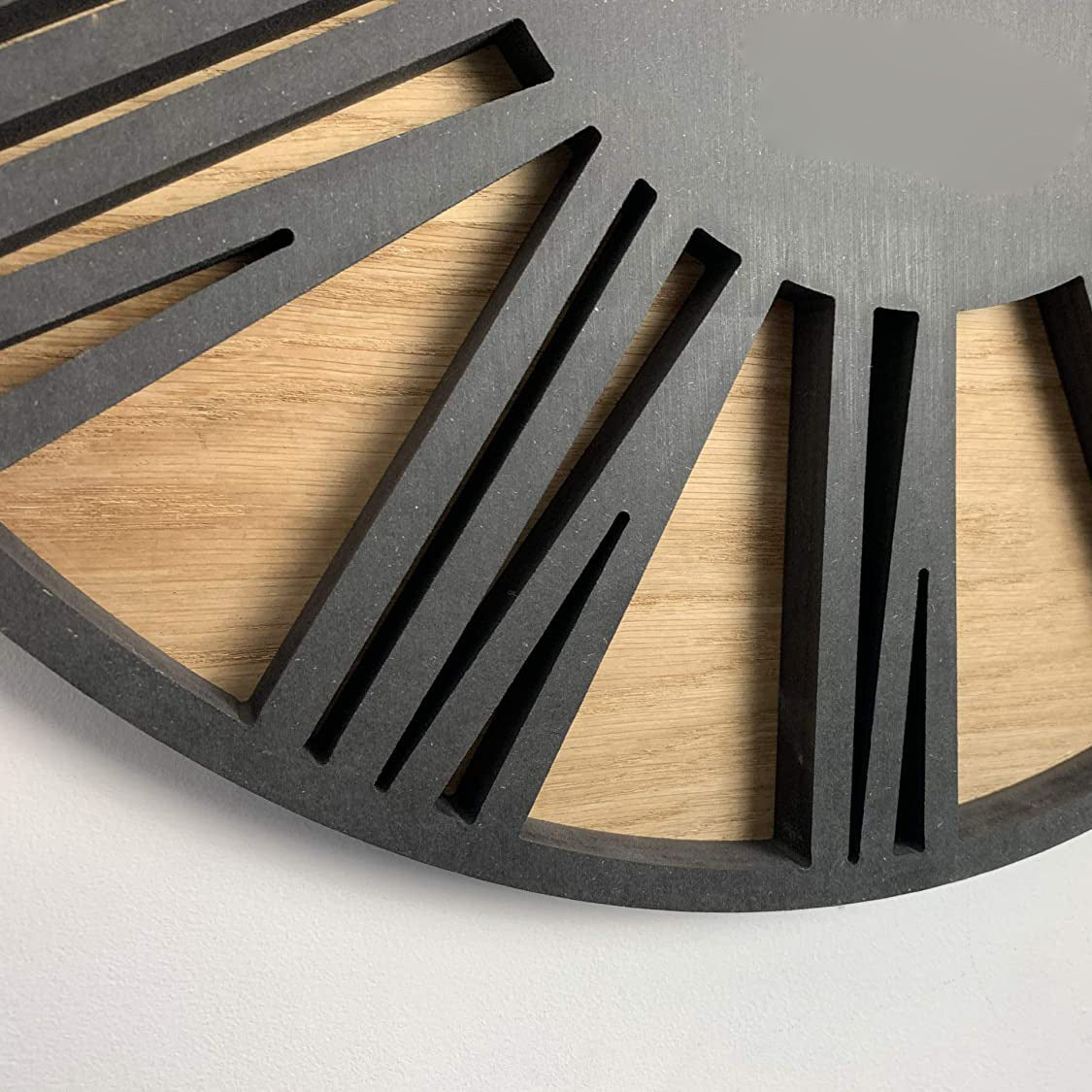 Moderne Retro-Wanduhr aus Holz und Metall – geräuschlos & stilvoll