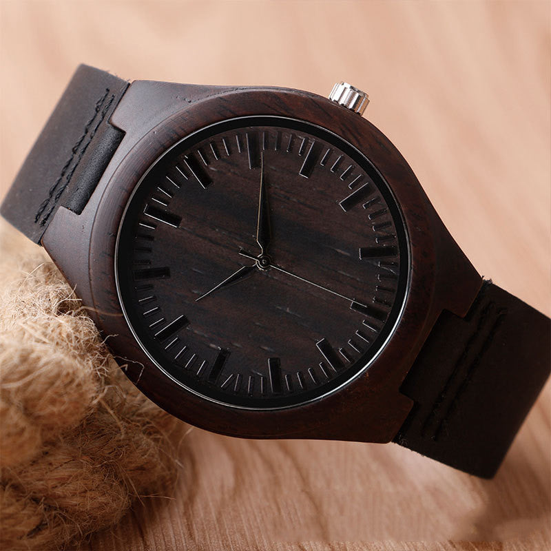Natürliche Armbanduhr aus Holz mit Quarzwerk und Lederoptik-Armband