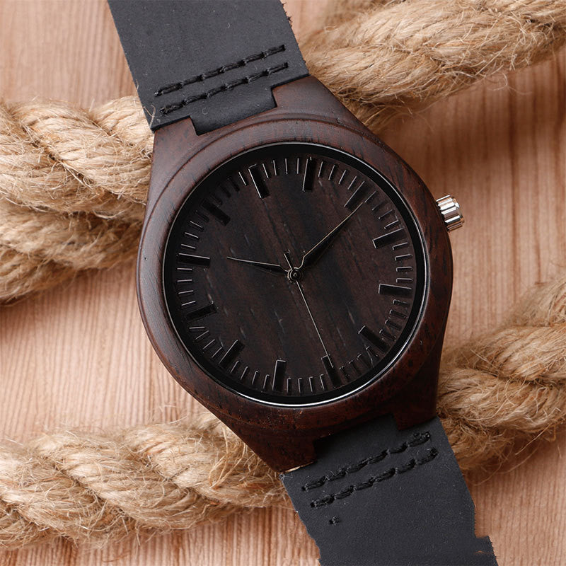 Natürliche Armbanduhr aus Holz mit Quarzwerk und Lederoptik-Armband