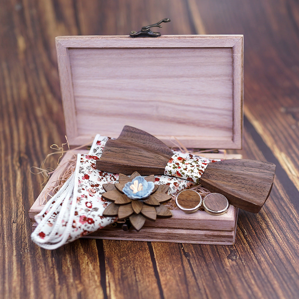 Elegante Holzfliege aus Nussbaum – Set mit Manschettenknöpfen, Einstecktuch, Ansteckblume
