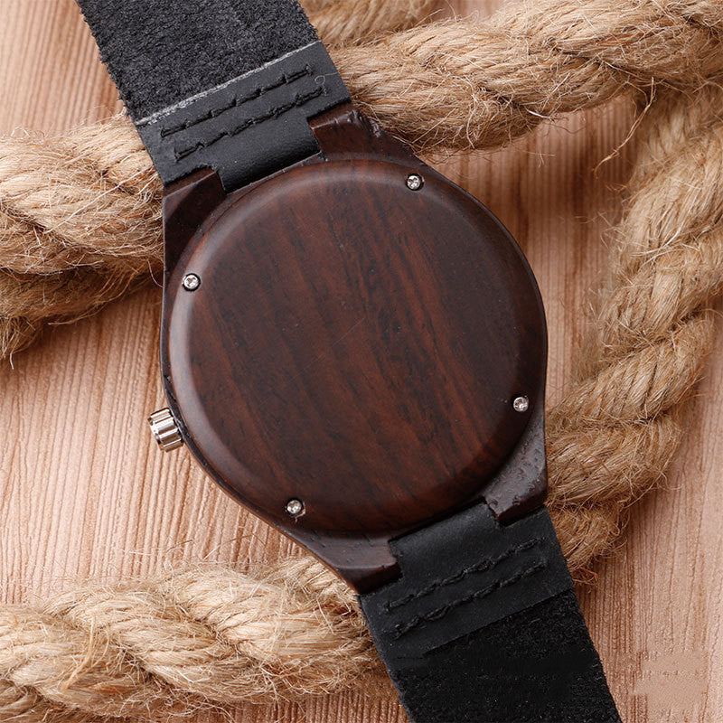 Natürliche Armbanduhr aus Holz mit Quarzwerk und Lederoptik-Armband